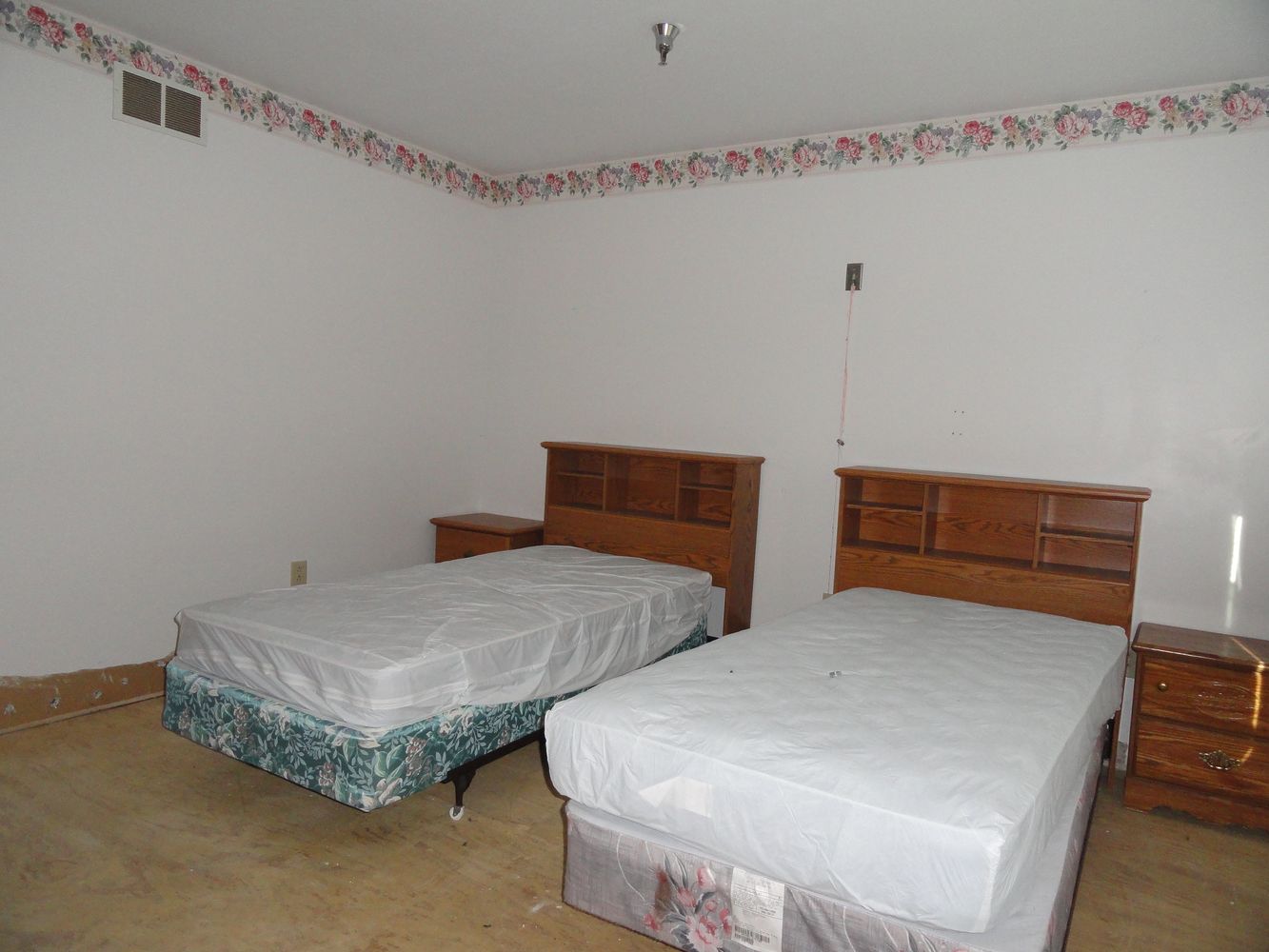 1358 Rolling Acres Rd, New Cumberland, WV 26047